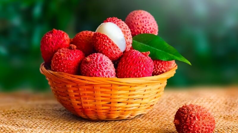 Hàm lượng vitamin C trong vải cung cấp cho chúng ta năng lượng tức thì.