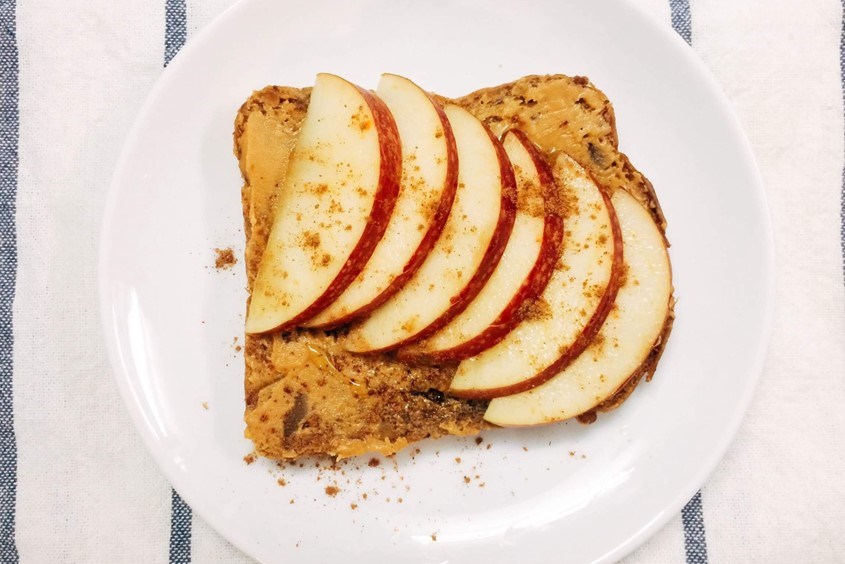 Cách làm bánh mì nguyên cám ăn sáng với táo