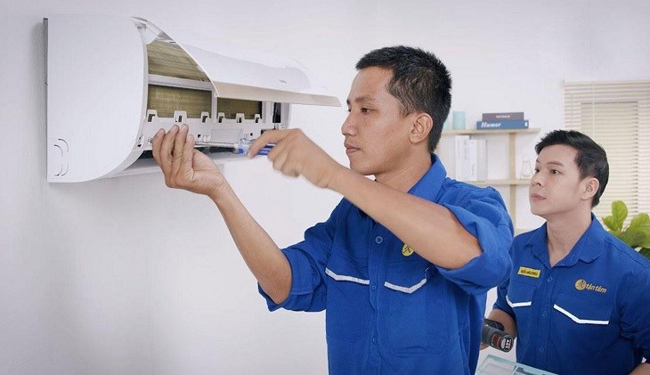 Sử dụng các dụng cụ sửa chữa chuyên dụng để thao tác trên máy nhanh chóng hơn