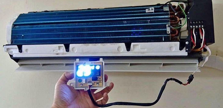 Kiểm tra hệ thống dây điện và thay mới để khắc phục lỗi máy lạnh phun khói trắng có mùi