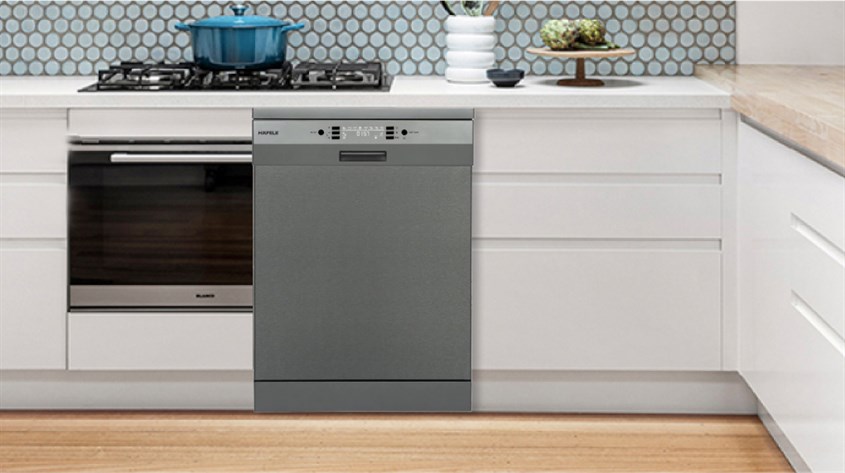 Máy rửa chén bán âm Hafele HDW-HI60C có thiết kế bảng điều khiển nút nhấn Máy rửa chén bán âm Hafele HDW-HI60C có thiết kế bảng điều khiển nút nhấn bên ngoài, kèm công suất hoạt động mạnh mẽ 1900W có khả năng rửa đến 16 bộ chén châu Âu kèm những tiện ích được tích hợp sẵn, hỗ trợ người dùng thao tác và sử dụng dễ dàng