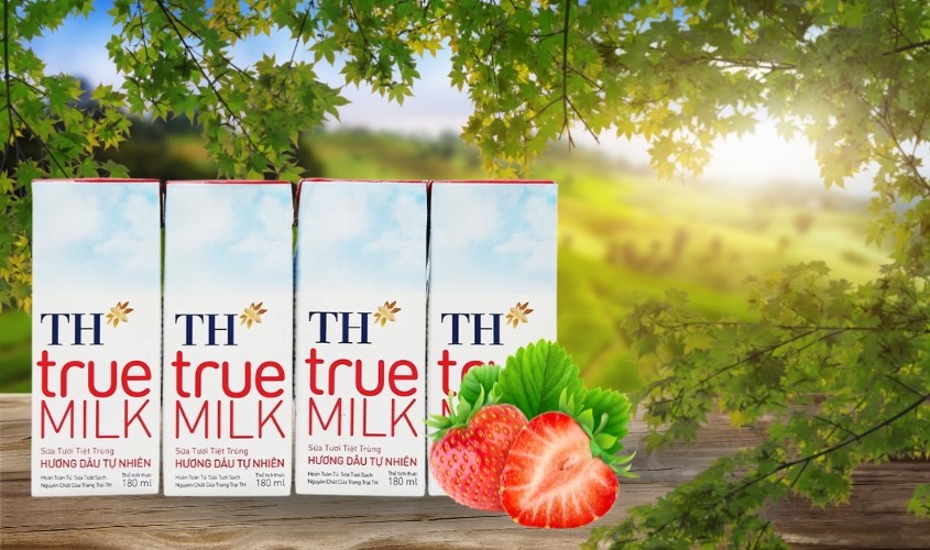 Lốc 4 hộp sữa tươi tiệt trùng TH true MILK có đường hương dâu 180 ml (từ 1 tuổi)