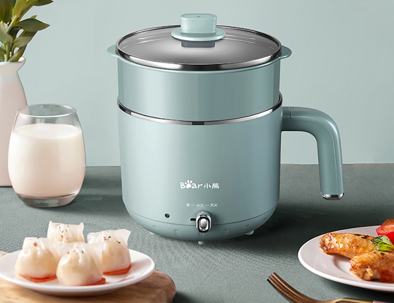 Ca lẩu điện đa năng Bear DRG-D12M5 1.2 lít với thiết kế nhỏ gọn, kèm tai cầm xinh xắn, dễ dàng mang theo và di chuyển mọi nơi