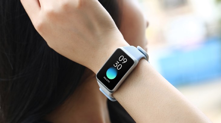 Nên mua vòng đeo tay thông minh (smartband) hay đồng hồ thông minh (smartwatch)