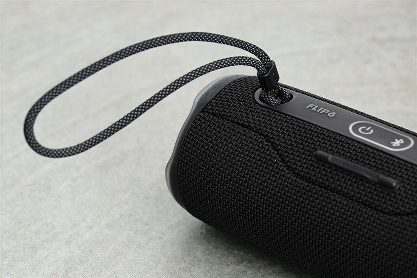 Cổng sạc nhanh và có độ an toàn cao trên loa cho Loa Bluetooth JBL Flip 6 được trang bị kết nối Bluetooth 5.1 hiện đại