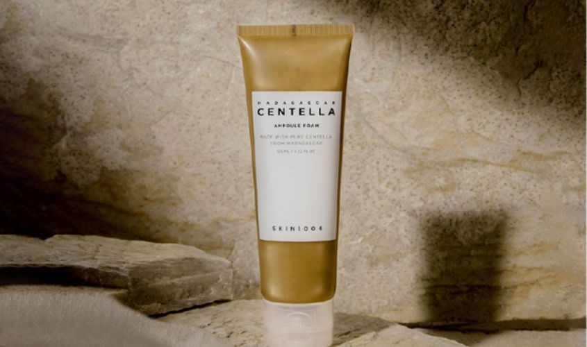 Sữa rửa mặt chiết xuất Rau Má Skin1004 Madagascar Centella Ampoule Foam 125 ml