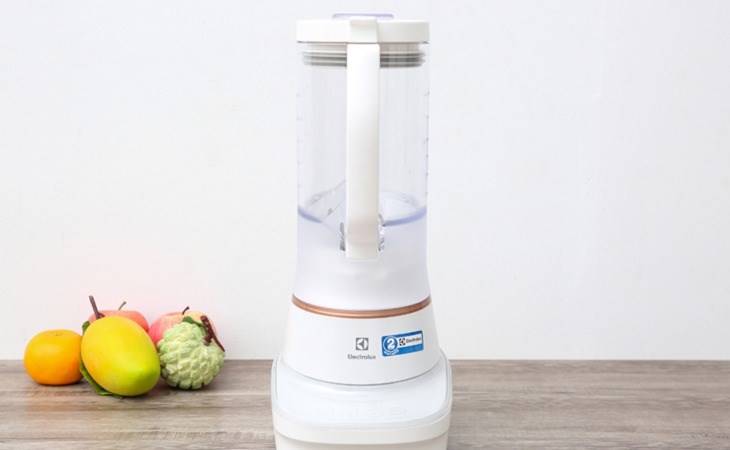 Máy xay sinh tố Electrolux E7TB1-50CW có thiết kế nhỏ gọn, màu sắc trang nhã, giúp làm tăng thêm vẻ đẹp cho căn bếp