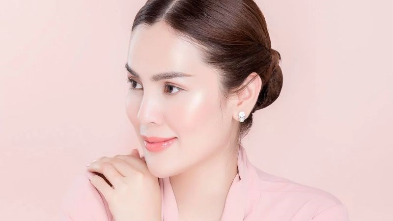 Glutathione và vitamin C kết hợp bổ sung đủ độ ẩm cho da giúp làn da tươi trẻ