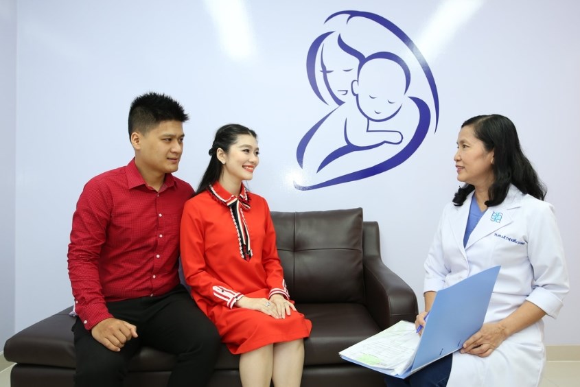 Bác sĩ khoa Phụ Sản của bệnh viện luôn ân cần và tận tâm với bệnh nhân Sinh con ở Bệnh viện Đại học Y dược TPHCM