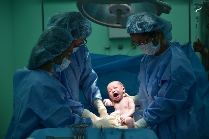 Một ca sinh mổ tại Bệnh viện Đại học Y dược TPHCM Sinh con ở Bệnh viện Đại học Y dược TPHCM