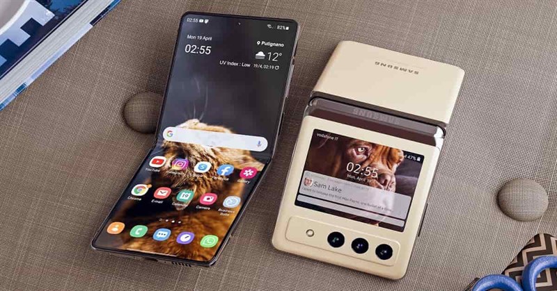 Samsung Galaxy Z Flip5 sở hữu thiết kế gập kiểu con sò