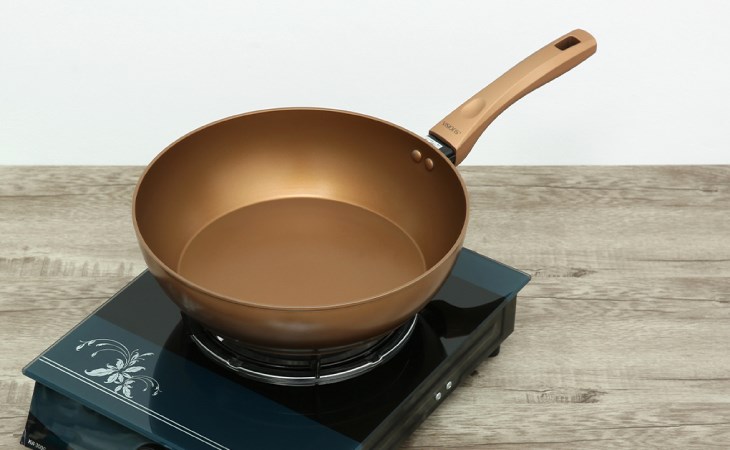 Chảo nhôm sâu chống dính đáy từ 28 cm Visions VS-WP28-AB/JP phủ lớp chống dính Ceramic cho khả năng chịu nhiệt tốt