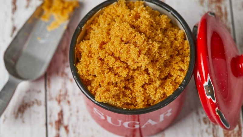 Tẩy tế bào chết bằng đường nâu còn giúp làn da bạn chống lão hóa