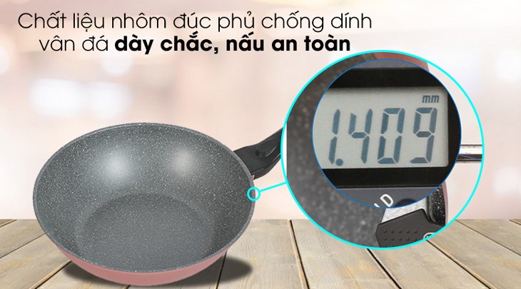 Chảo nhôm sâu chống dính vân đá đáy từ 28 cm Happycook Aura AWP-28IH được làm từ nhôm đúc phủ lớp chống dính vân đá cao cấp, giúp hạn chế cháy dính thức ăn Chảo nhôm sâu chống dính vân đá đáy từ 28 cm Happycook Aura AWP-28IH được làm từ nhôm đúc phủ lớp chống dính vân đá cao cấp, giúp hạn chế cháy dính thức ăn