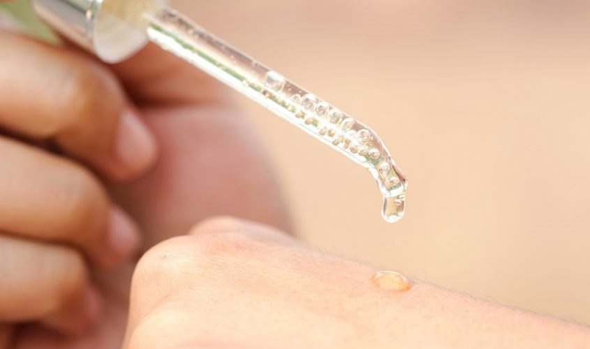 Chỉ nên dùng retinol với một lượng nhỏ Chỉ nên dùng retinol với một lượng nhỏ