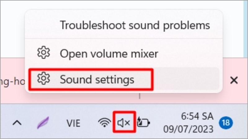Chuột phải vào biểu tượng loa > Mở mục Sound Settings  