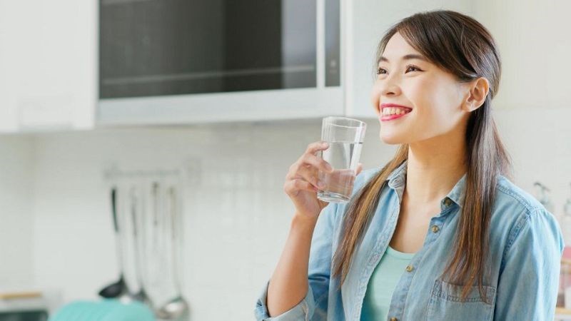Uống nhiều nước giúp có cảm giác no nhanh hơn