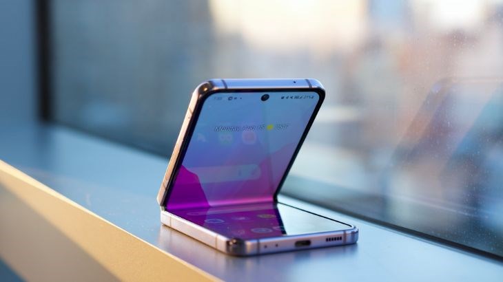 Samsung Galaxy Z Flip5 và Z Flip 4 được trang bị khả năng chống nước IPX8