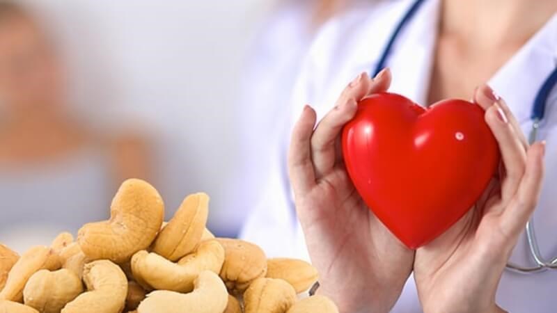 Hạt điều giúp giảm nguy cơ mắc bệnh tim nhờ giảm cholesterol