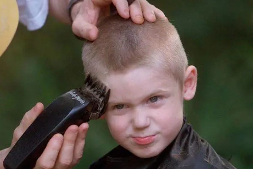 Tóc buzz gọn gàng, giúp em ít đổ mồ hôi tóc Tóc buzz gọn gàng, giúp em ít đổ mồ hôi tóc