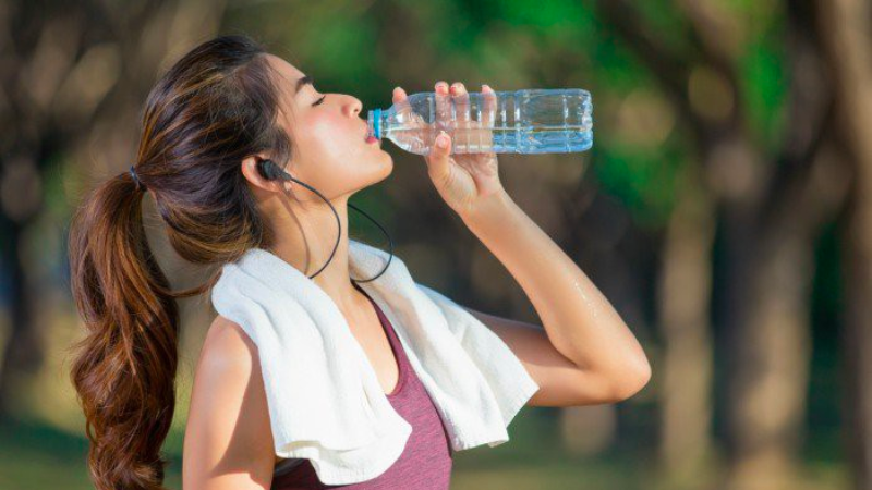 Uống ít nhất 2 lít nước mỗi ngày khi sử dụng thuốc giảm cân