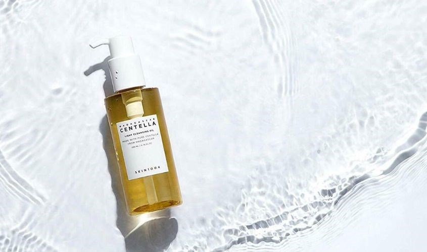 Dầu tẩy trang chiết xuất Rau Má Skin1004 Madagascar Centella Light Cleansing Oil 200 ml