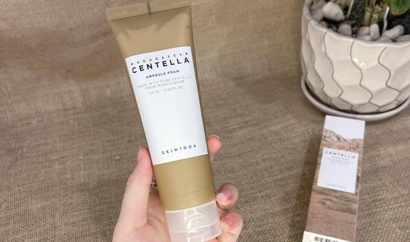 Sữa rửa mặt chiết xuất Rau Má Skin1004 Madagascar Centella Ampoule Foam 125 ml