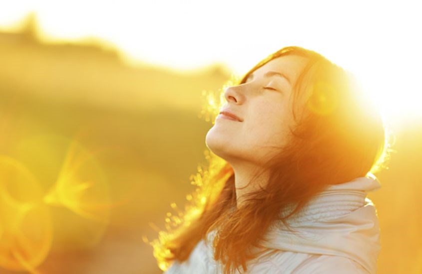 Tắm nắng cũng là một cách bổ sung vitamin D3 cho cơ thể rất hữu hiệu