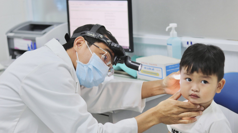 Khám lâm sàng giúp kiểm tra mức độ bình thường của tai