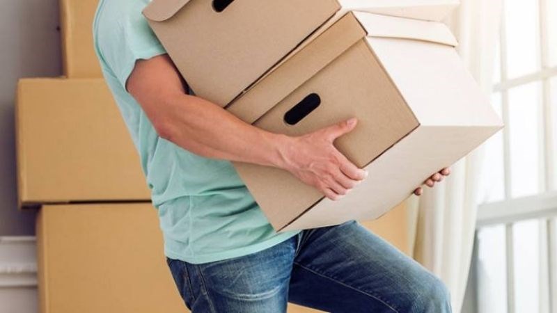 Bạn nên tránh nâng vật nặng hoặc các bài tập mạnh
