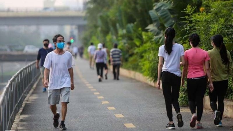Bạn nên thực hiện các bài tập nhẹ nhàng như đi bộ 