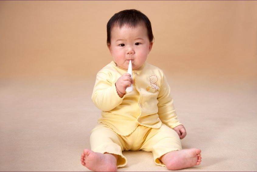 Trẻ 9 tháng tuổi