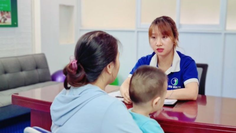 Phụ huynh kết hợp với những hỗ trợ từ bên ngoài để chăm sóc trẻ