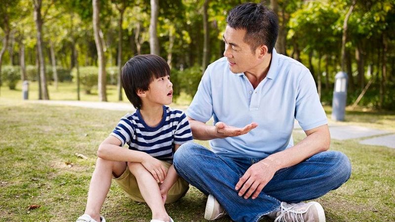 Thường xuyên chia sẻ với con cái, giúp chúng có được một tinh thần khỏe mạnh
