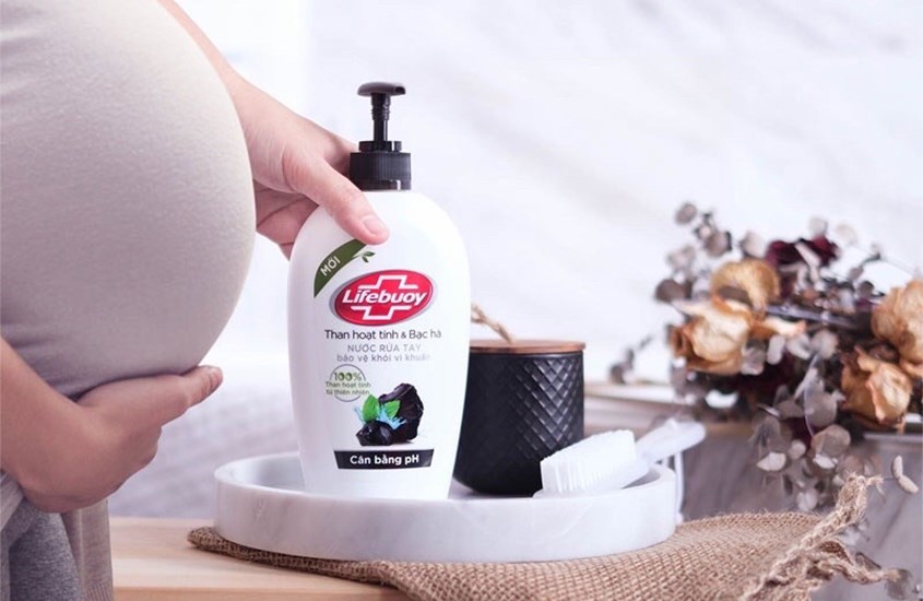 Nước rửa tay Lifebuoy Thiên Nhiên Than Hoạt Tính Bạc Hà