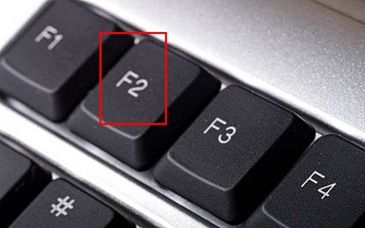 Bạn tiến hành khởi động lại laptop và sau đó bấm phím F2