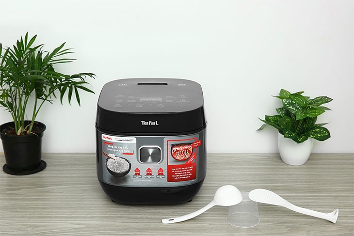 Nồi cơm điện tử Tefal 1.8 lít Delirice Plus RK776B68 nấu cơm ngon, hạt gạo chín đều hoàn hảo, giữ lại vitamin nhờ công nghệ nấu điện từ Fuzzy Logic