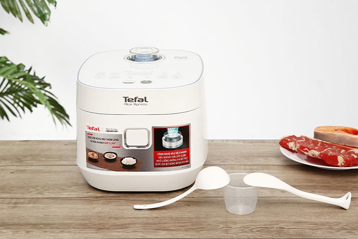Bạn nên vệ sinh nồi cơm điện tử Tefal 1.5 lít Fuzzy Express RK522168 thường xuyên để đảm bảo an toàn sức khỏe