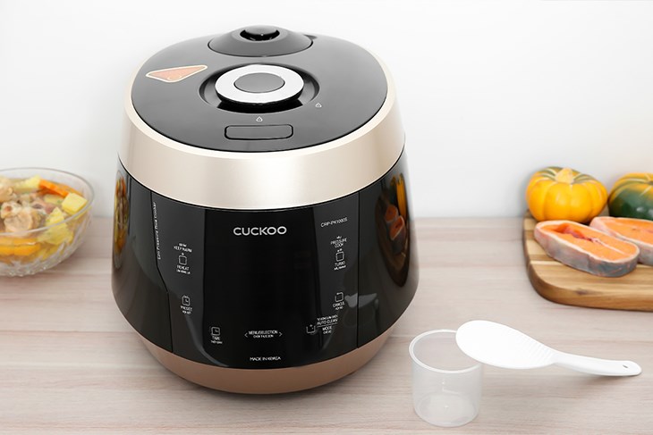 Nồi cơm điện tử áp suất Cuckoo 1.8 lít CRP-PK1000S/BKCGVNCV trang bị chức năng nấu nhanh (Turbo), tự động làm sạch (Auto Clean) hỗ trợ nấu nướng và vệ sinh nồi thuận tiện hơn