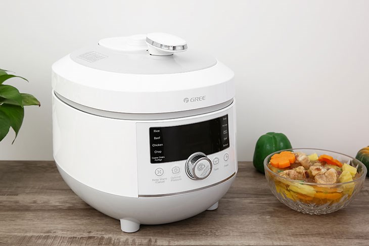 Nồi áp suất Gree CYFWK-50X62S 5 lít có công suất 900 W cùng mâm nhiệt lớn nấu tiết kiệm thời gian nhờ vào thời gian làm chín nhanh