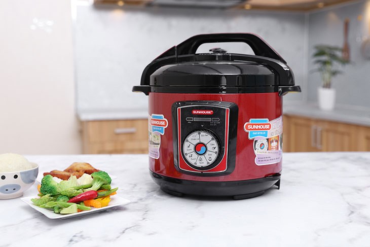 Nồi áp suất điện Sunhouse SHD1755 5 lít thích hợp cho các gia đình có từ 4 - 6 thành viên