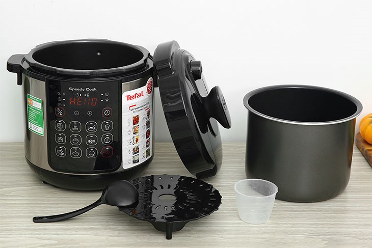 Sau khi sử dụng nồi áp suất điện Tefal Speedy Cook CY222D68 5 lít nên rút điện và vệ sinh sạch sẽ