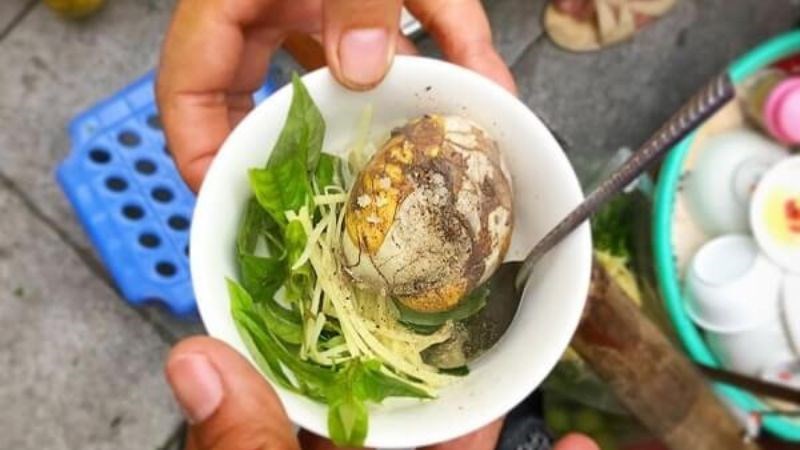 Trứng vịt lộn là loại thực phẩm có giá trị dinh dưỡng cao.
