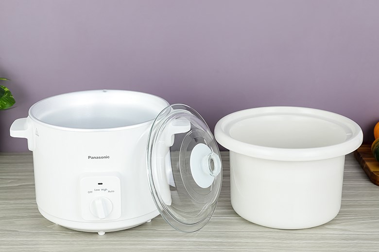 Nồi nấu chậm Panasonic 3 lít NF-N31AWRA có dung tích 3 lít phù hợp để nấu các món cháo, súp, hầm,... tương ứng với khẩu phần ăn từ 1 - 2 người