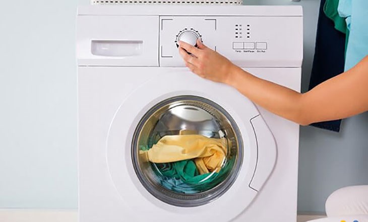 Đối với chế độ vắt sau khi giặt, bạn cho quần áo vào lồng giặt, khởi động máy và chọn chương trình giặt thì máy tự đồng chuyển sang chế độ Spin