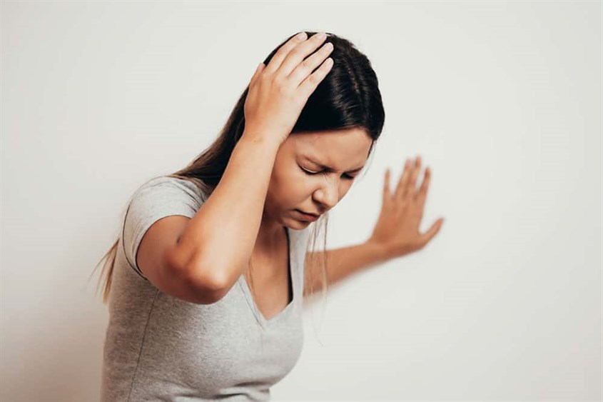 Bạn có thể bị đau đầu chóng mặt và buồn nôn khi dùng quá liều aspirin