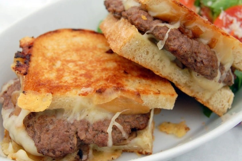 Bánh mì sandwich cho bé với thịt băm