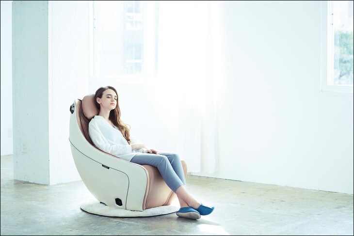 Nhân viên văn phòng dễ gặp các vấn đề vai gáy, đau lưng nên rất phù hợp để sử dụng ghế massage mini Nhân viên văn phòng dễ gặp các vấn đề vai gáy, đau lưng nên rất phù hợp để sử dụng ghế massage mini