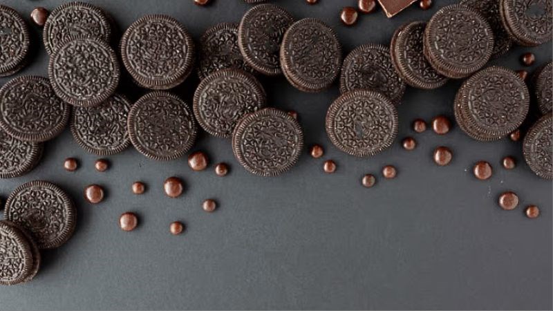 Bạn nên ăn bánh Oreo sau bữa ăn để hạn chế lượng bánh tiêu thụ