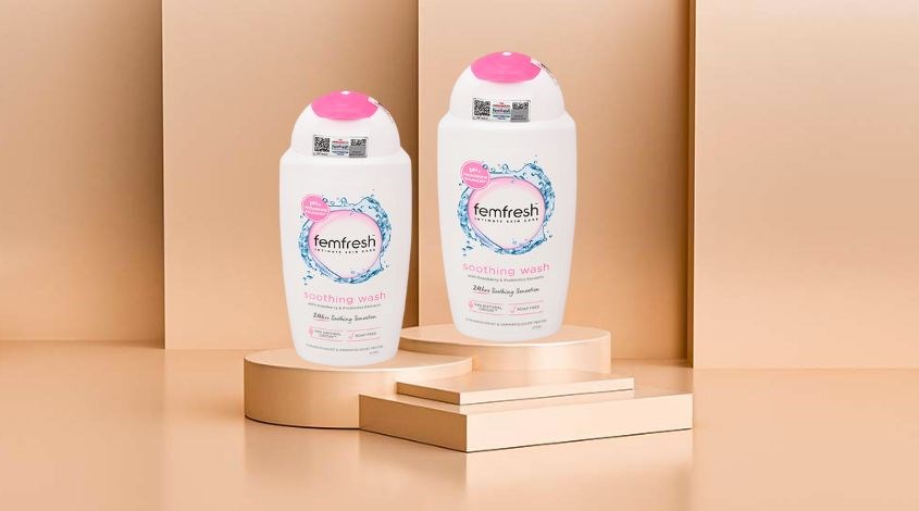 Dung dịch vệ sinh phụ nữ Femfresh Ultimate Care Soothing Wash hương hoa cúc 250 ml